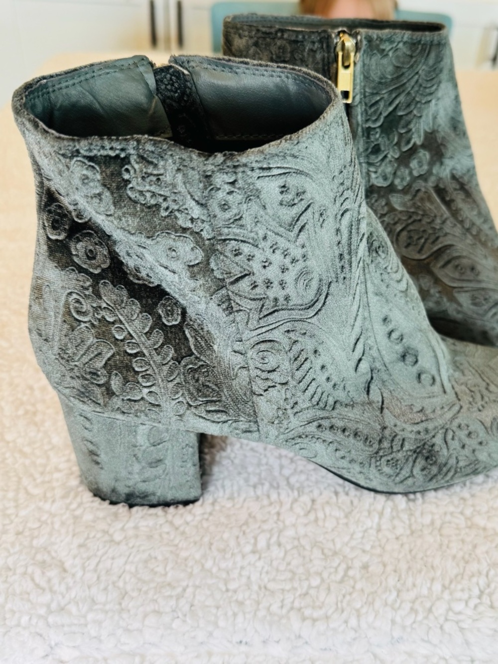Zigi Soho Nydia Ankle Booties Womens Size 9.5 Velvet Green Gray Coquette - Picture 4 of 12